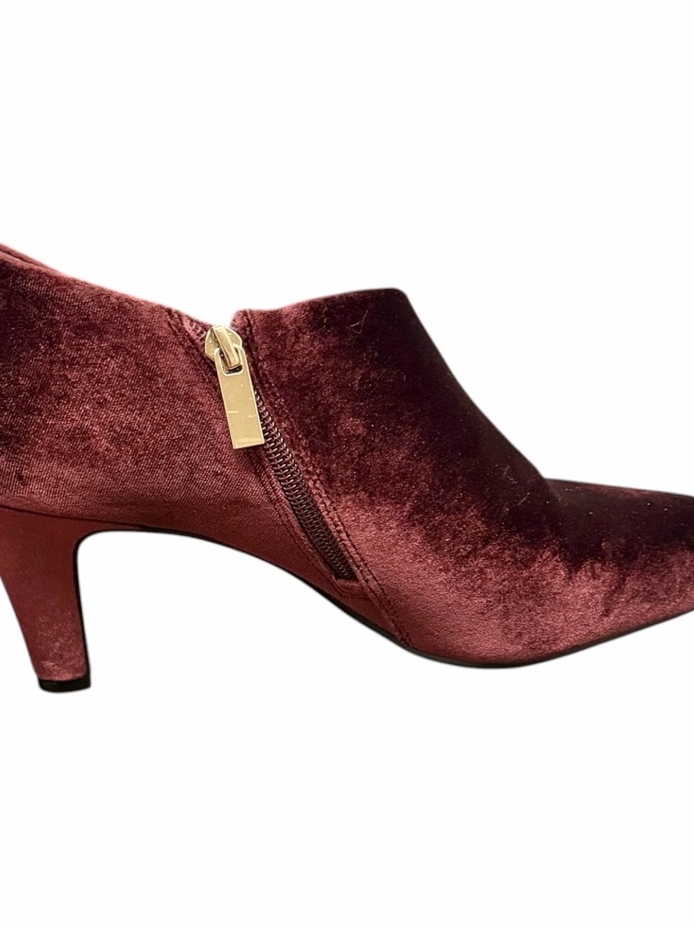 Bandolino Wikoli2 Velvet Ankle Bootie with Side Zip Sangria Size 8.5